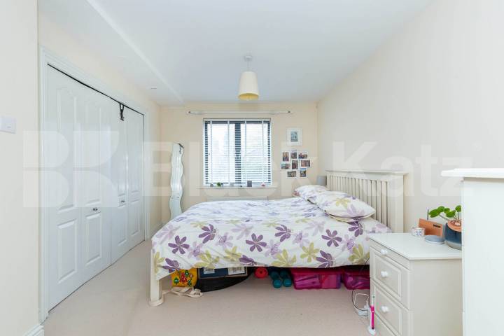 3 bed 2 bathroom property located within a gated developement in Holloway Tollington Way, Holloway